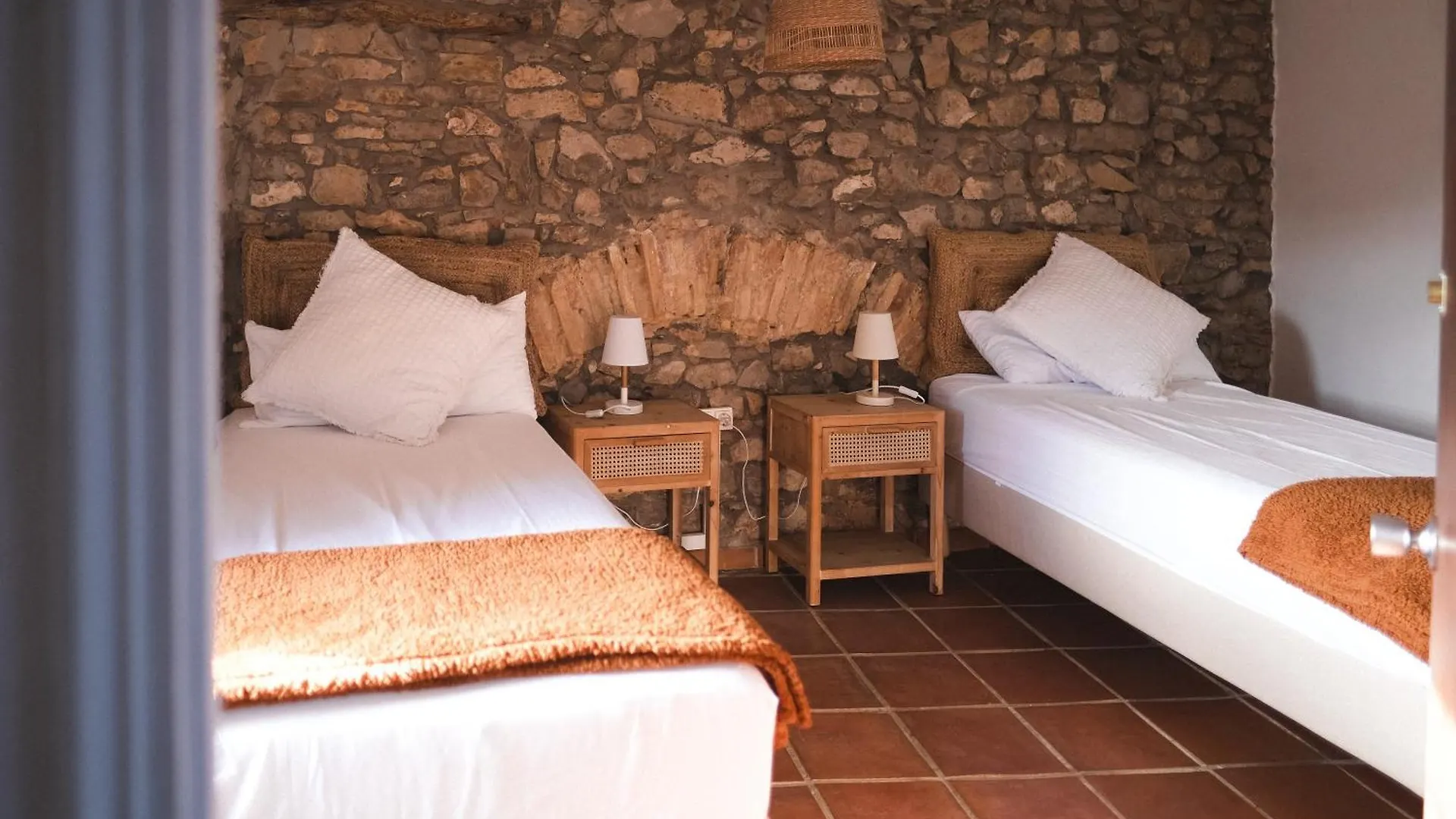 Hostal Casa Pardal Coliving & Coworking Sant Pere Sallavinera