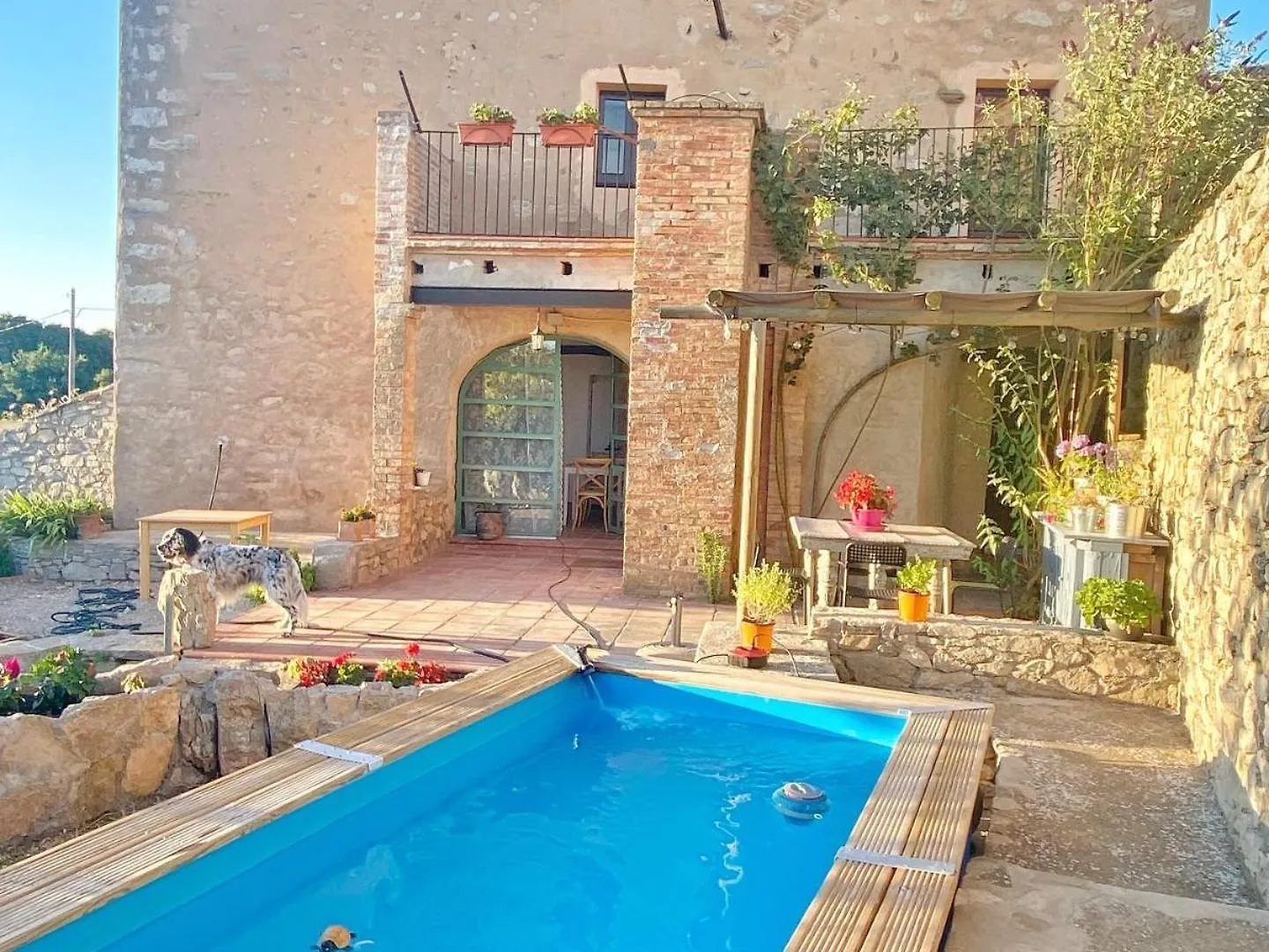 Casa Pardal Coliving & Coworking contacts